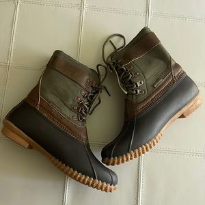 JBU Weather Tech Outdoor Boots/Women S9. Faux fir inside lining